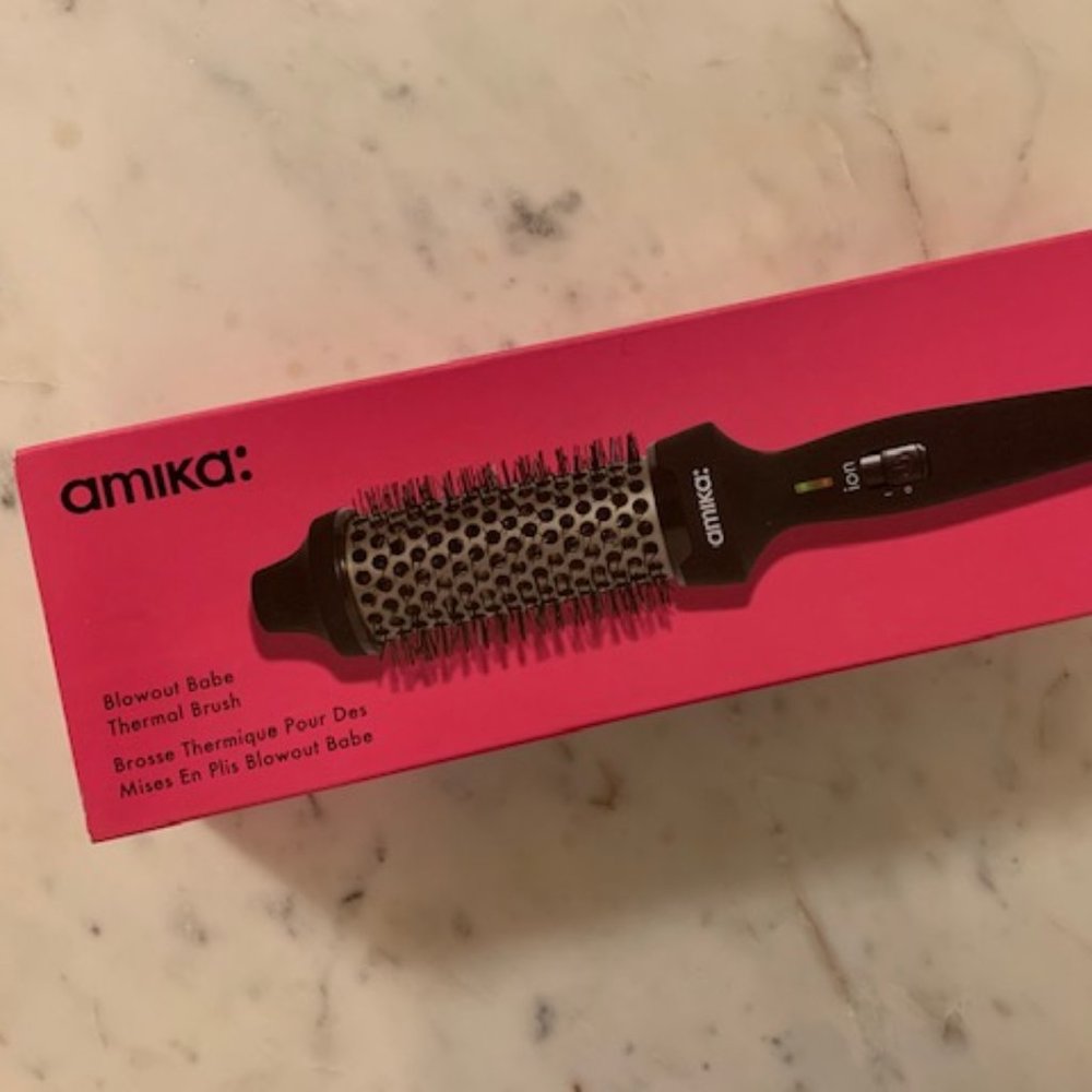 Amika blowout babe brush